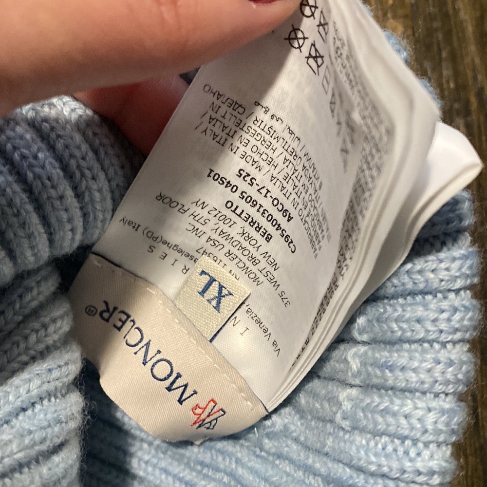 Moncler beani. XL - Picture 2 of 2